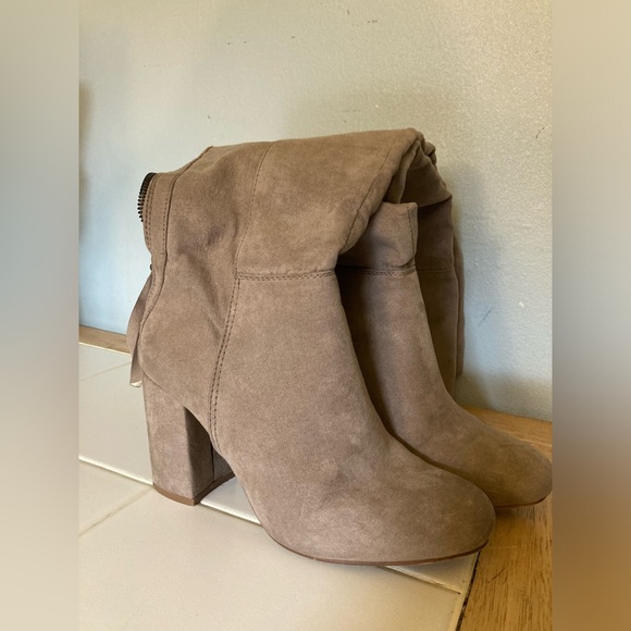 Taupe Knee High Heeled Boots Size 7 - Picture 2 of 7